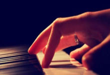 弹孔绘马：小孩哥用气步枪的独特艺术创作